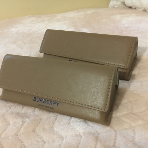 Burberry bundle of sunglasses/eyeglasses cases, new cleaning cloth & box - Picture 3 of 9